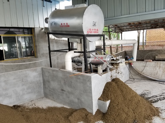 豬糞濃縮擠壓式固液分離機(jī)圖片 豬糞濃縮擠壓式固液分離機(jī)圖片